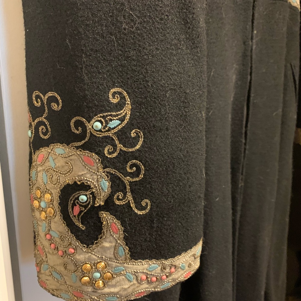 Elegant Black Embroidered Women's Dress - Picture 4 of 4